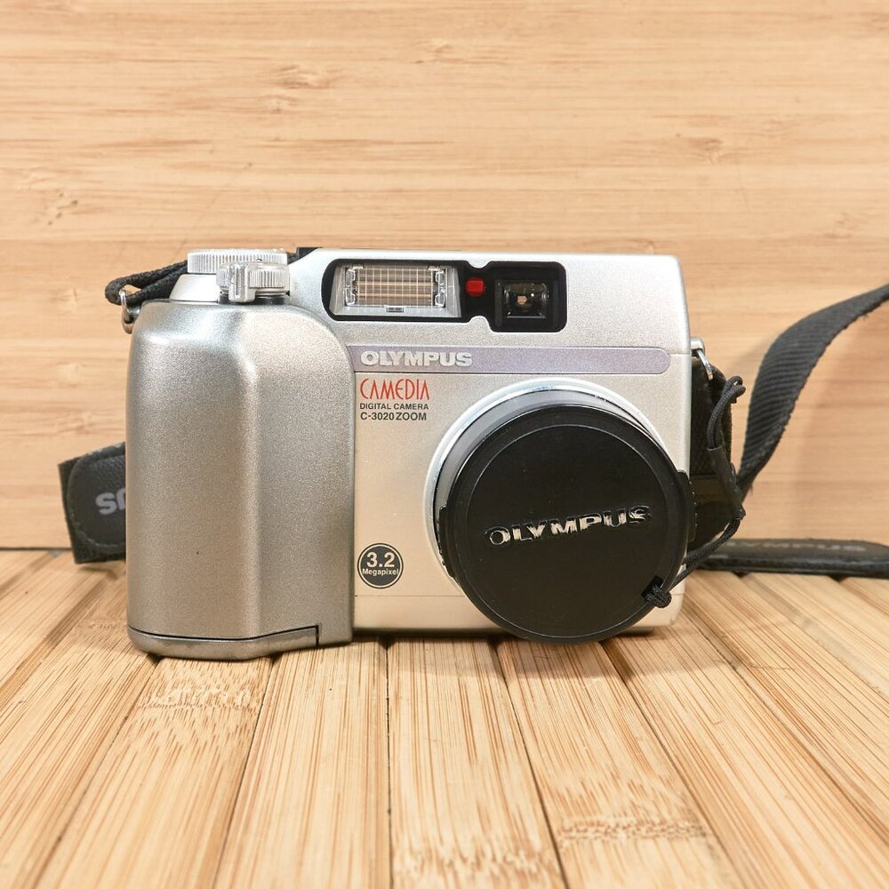 Olympus Camedia C-3020 Zoom 3.2 MP Digital Camera, Made in Japan